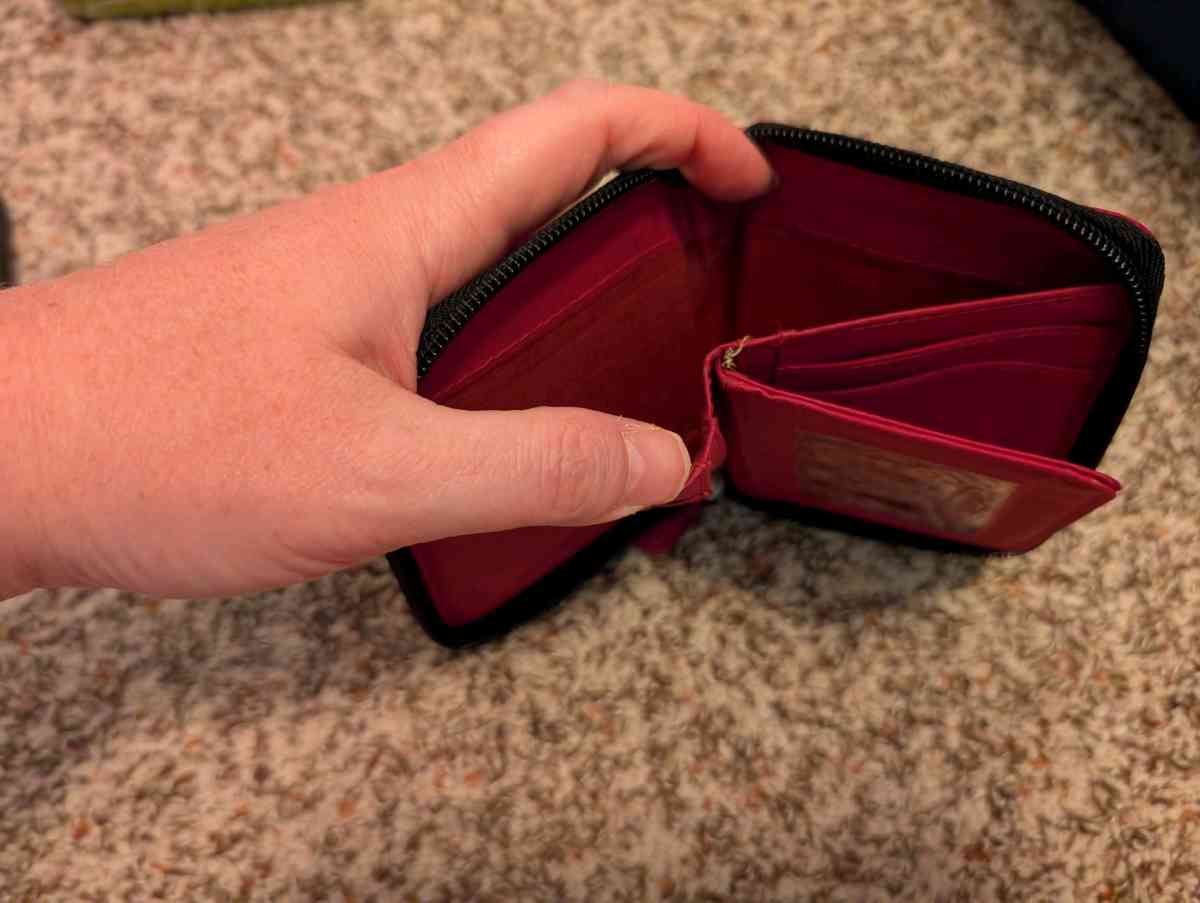 Wallet with the letter L