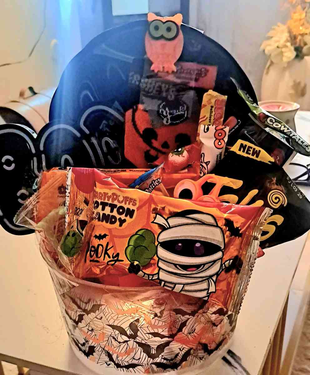 Halloween basket pumpkin