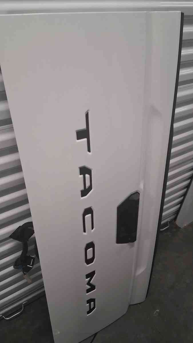 Toyota Tacoma Tailgate WHITE 2024 to 2025