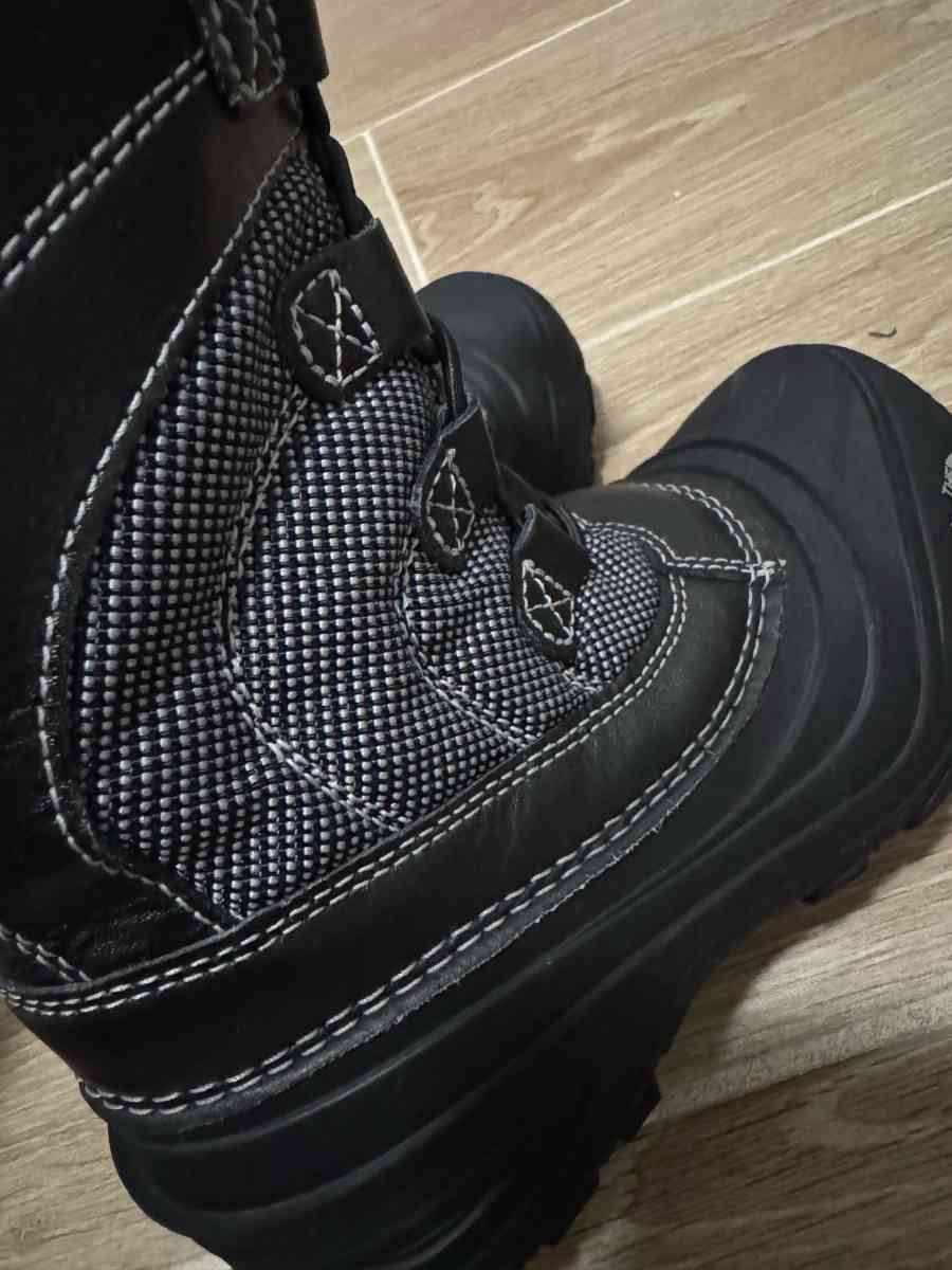 The North Face Youth Alpenglow IV Winter Boots in Black