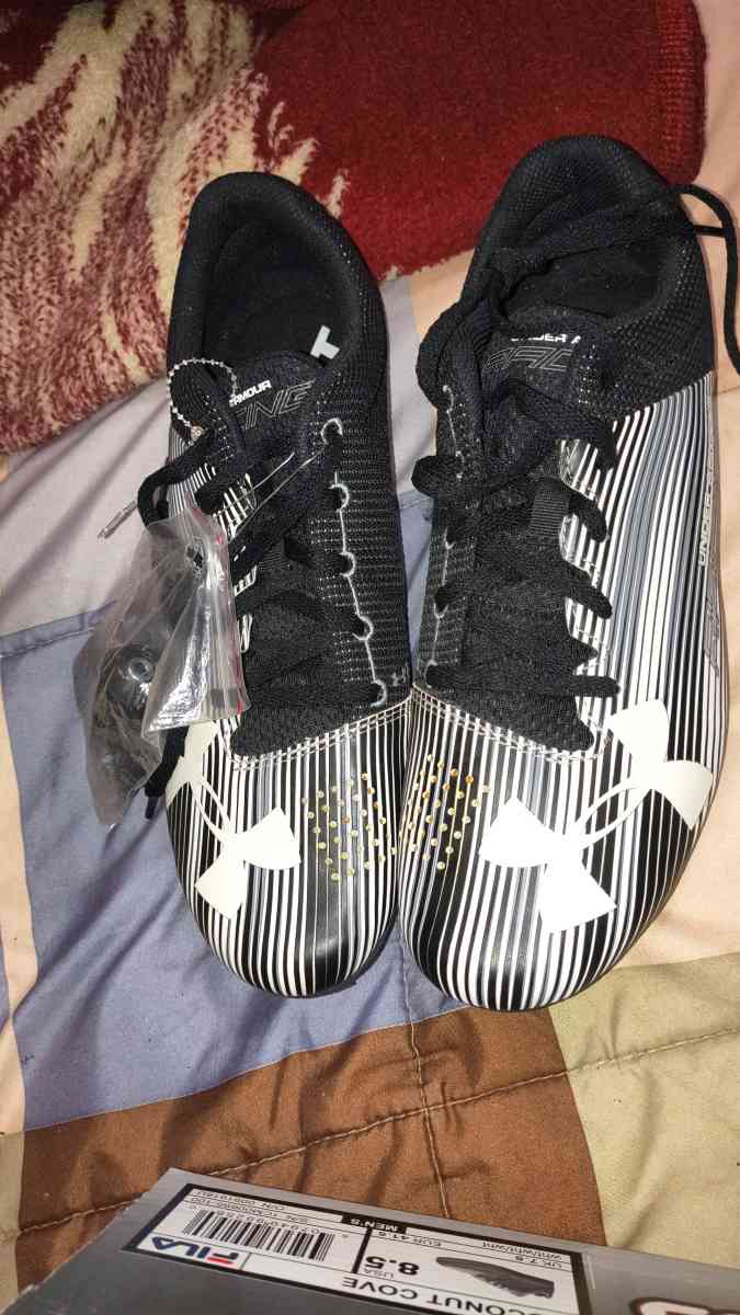 Under Armour Kick Sprint shoes