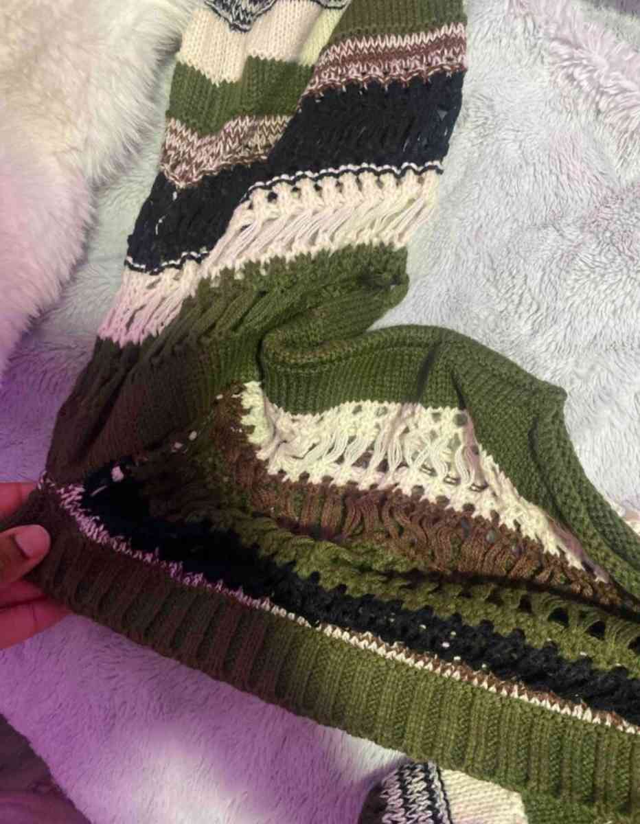 Striped Knit Bell Sleeve Crop Top size small