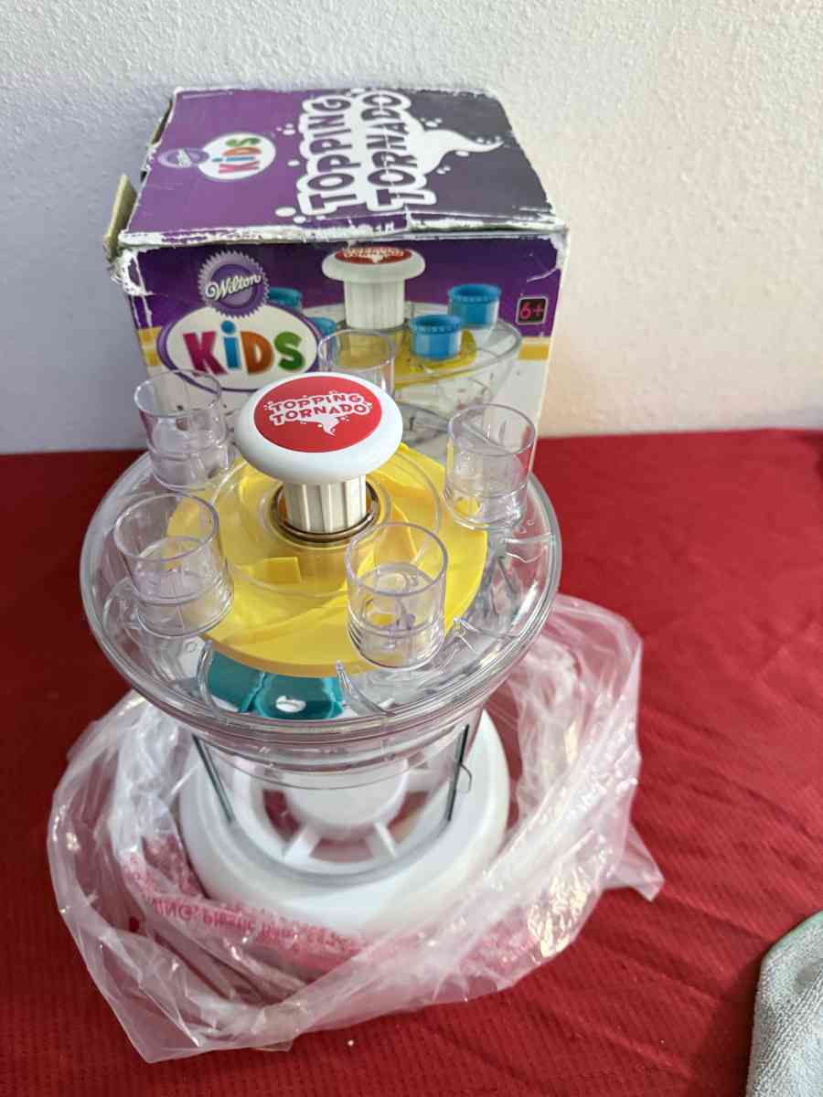 Wilton Kids Topping Tornado DAMAGE BOX ITEM IS NEW