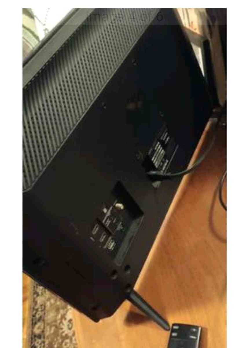 Element 24in TV and Remote