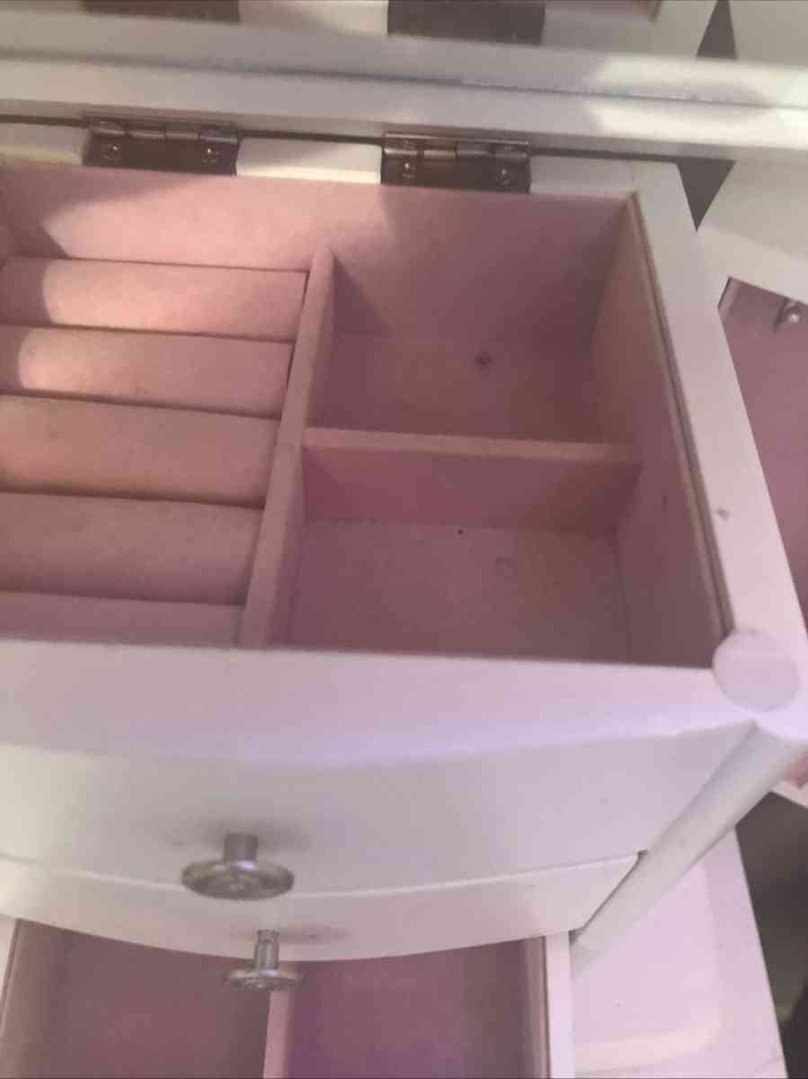 Vintage jewelry box Already used spacious for jewelry and