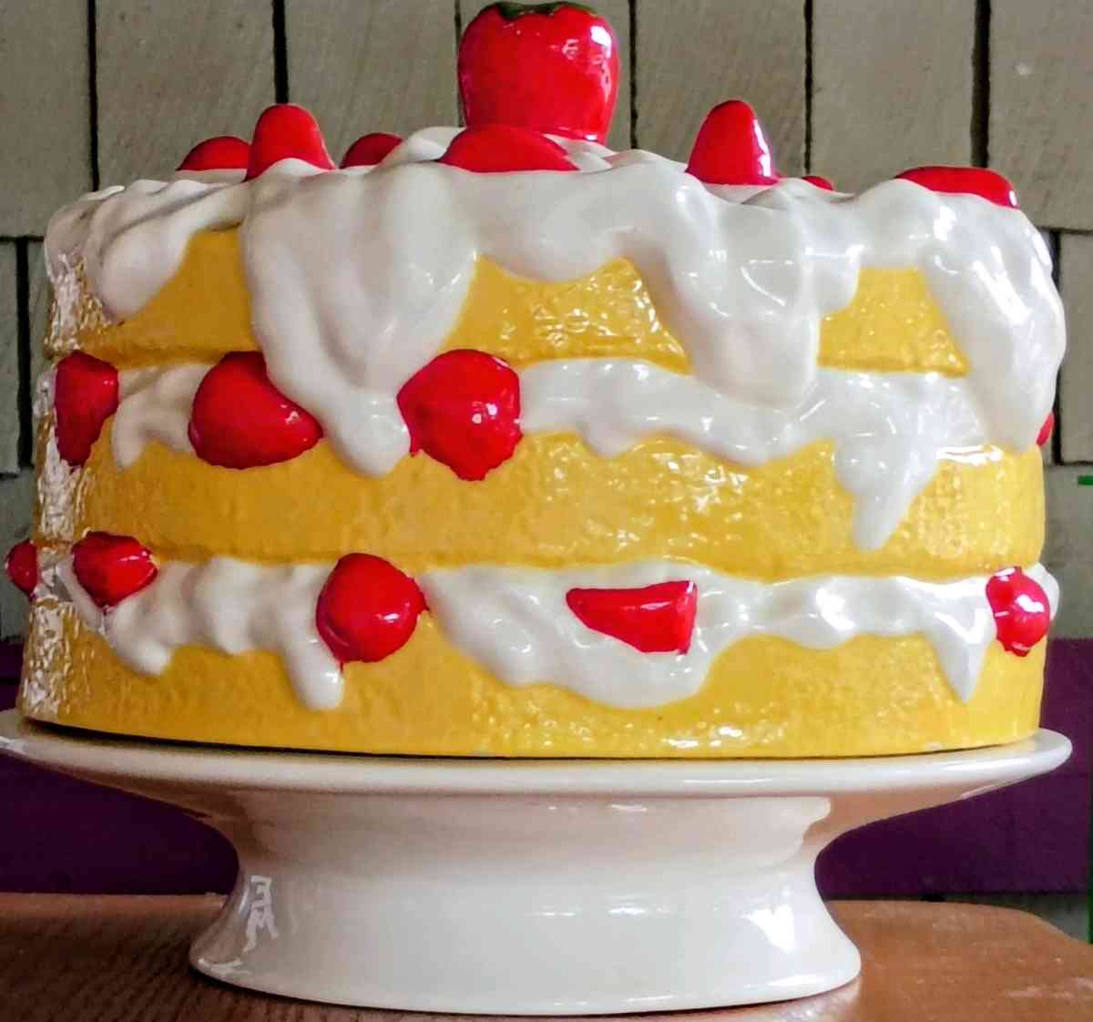 Vintage Strawberry Shortcake Cake Plate stand and dome