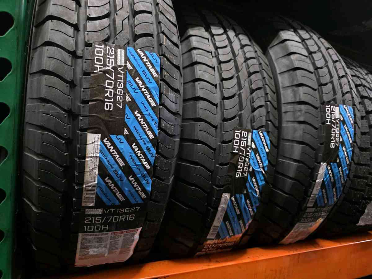 Vantage Premium SUV Tires 21570R16 100H