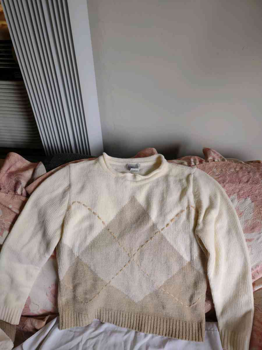 Ladies pullover sweater