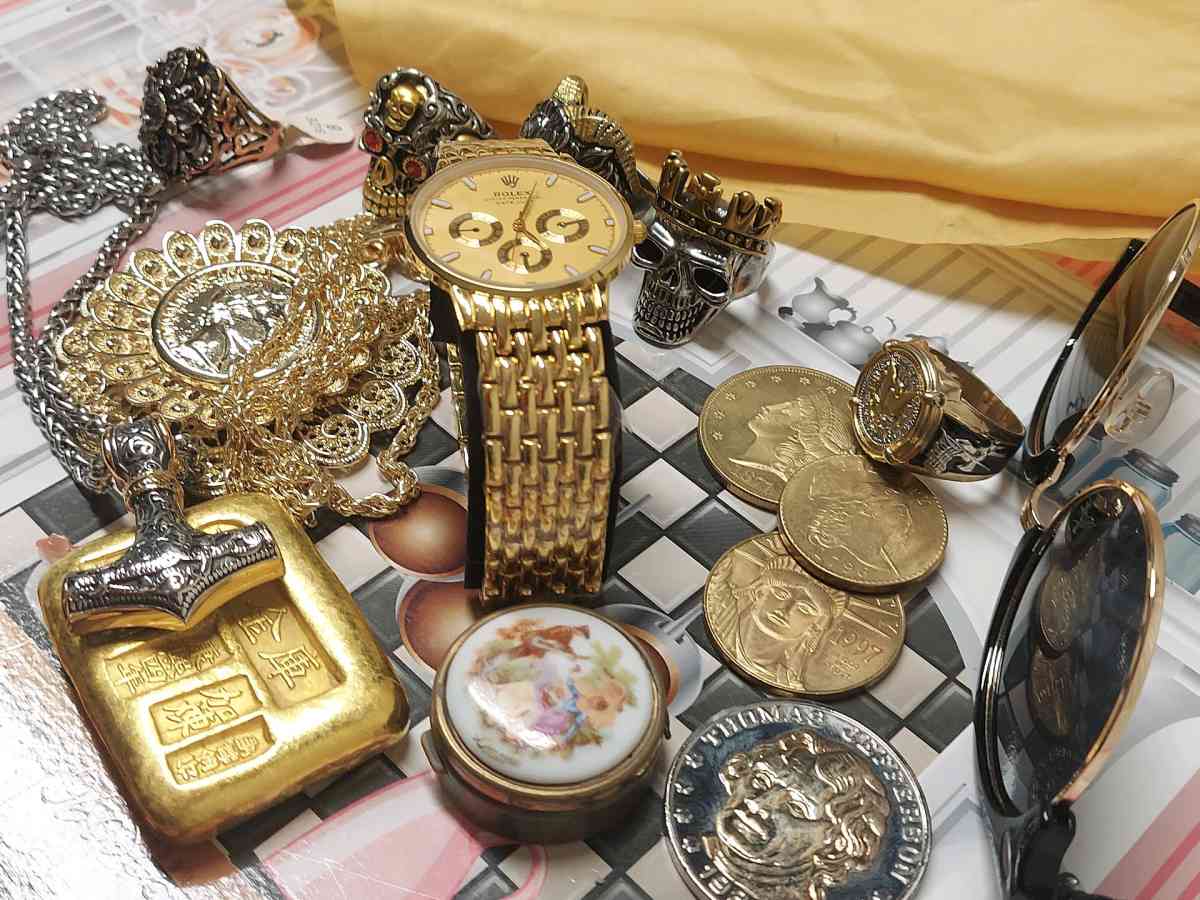 GRATE SOUVENIRS GOLD PLATED  SET BAR FOR 15TH ITEMS AVAILABL