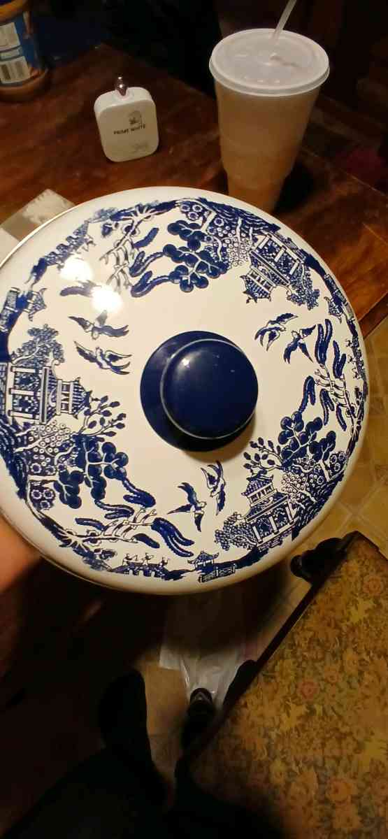 vintage blue willow skillet