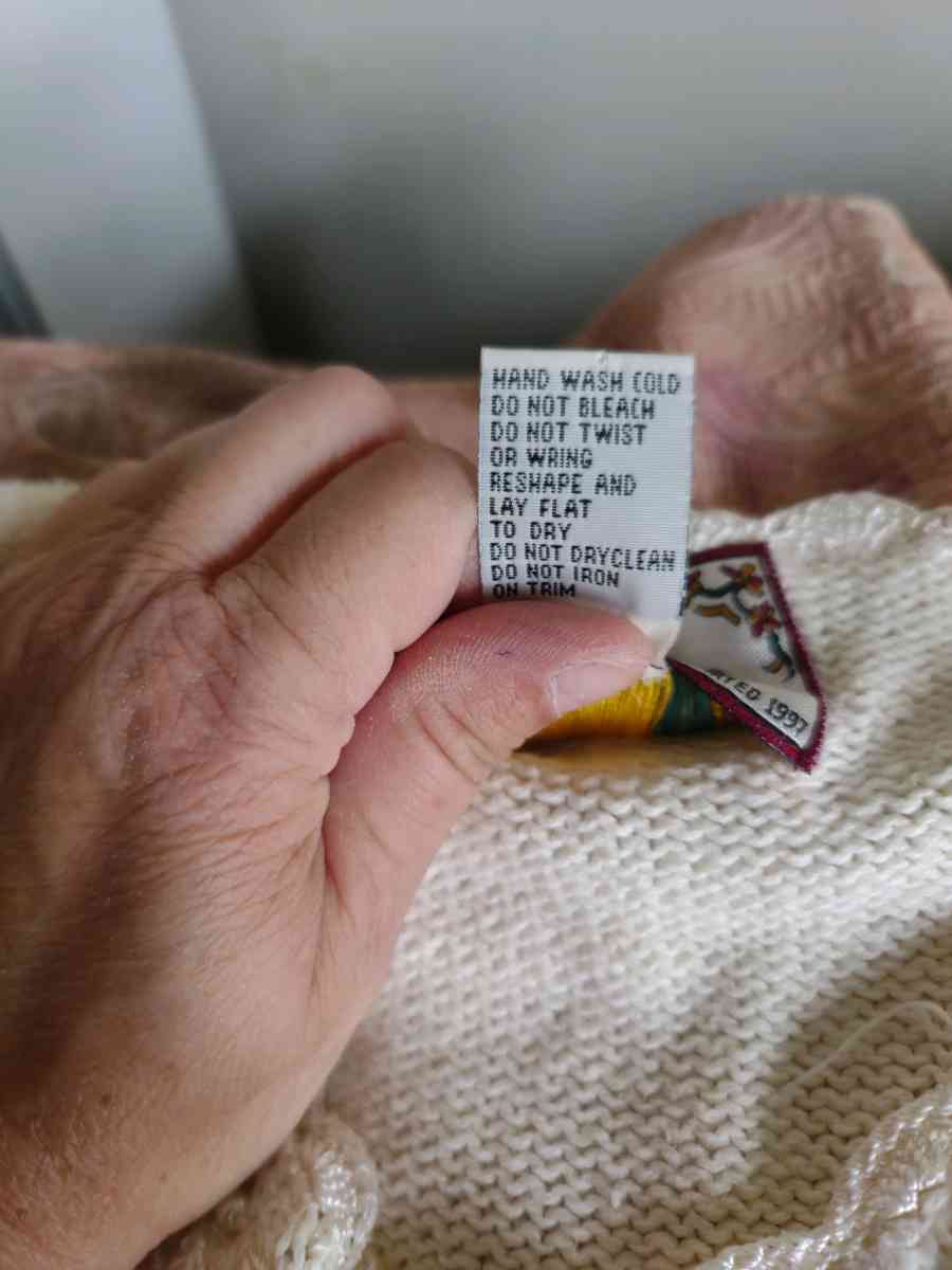 Tiara petite sweater