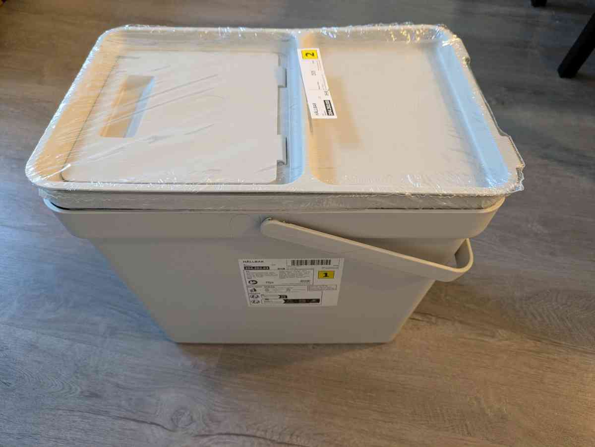 IKEA HALLBAR Bin with Lid Light Gray 6 Gallon