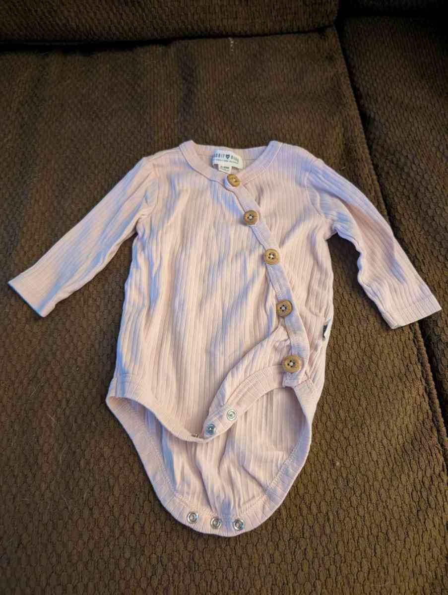 Baby onesie with buttons