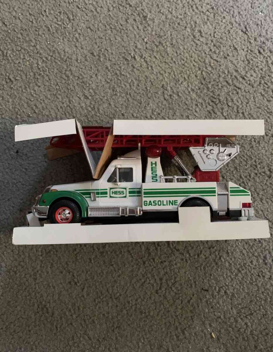 1994 HESS RESCUE TRUCK wlights  sound openbox see details be