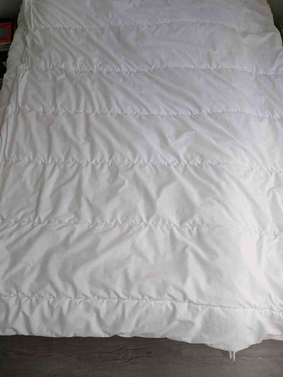 IKEA SMSPORRE Twin Duvet Insert Warm and Cozy