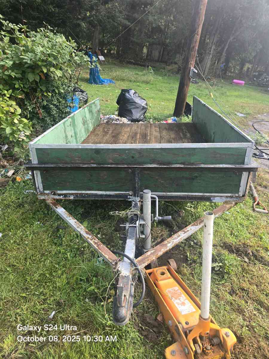 2012 5x8 Utility Trailer