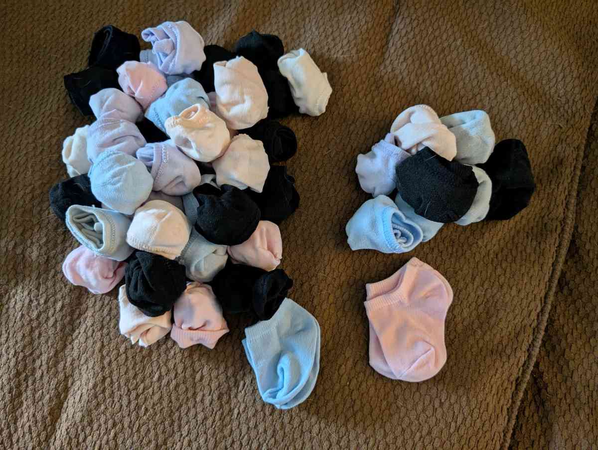 50 pairs of infant socks