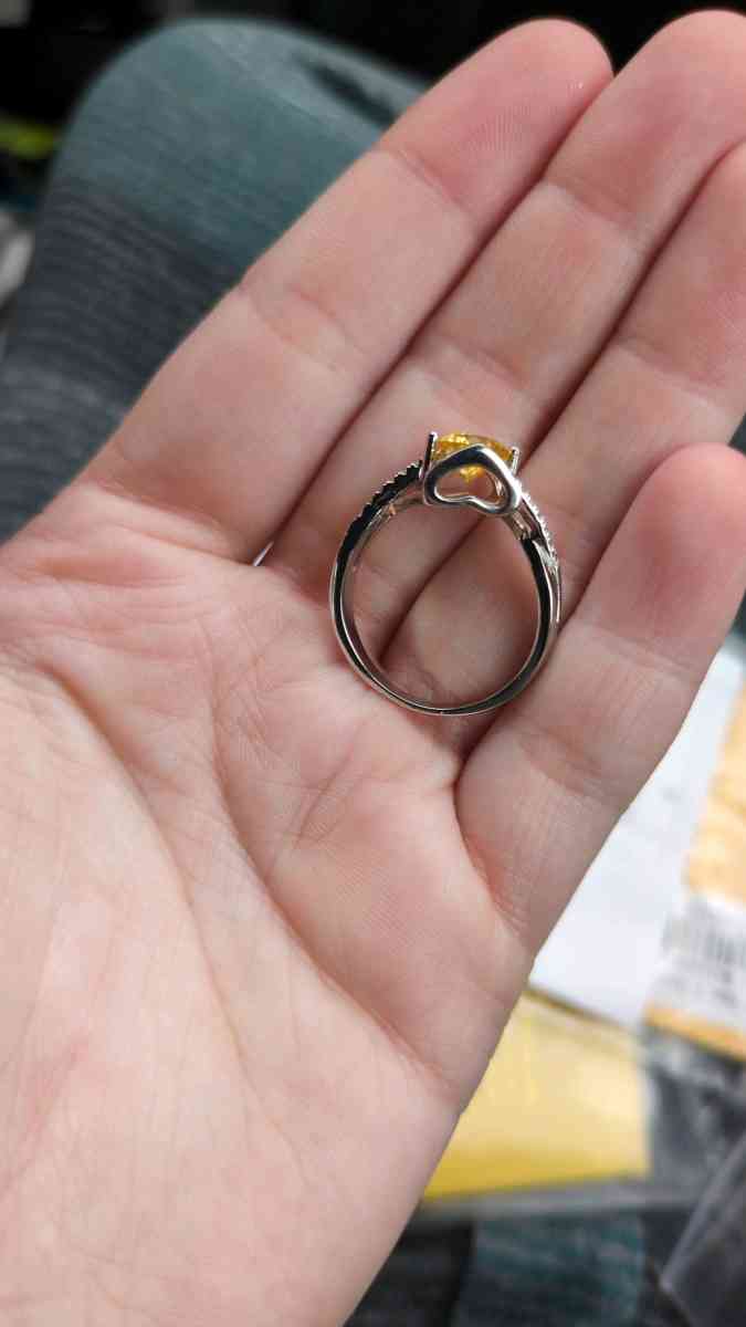 diamond ring in white gold