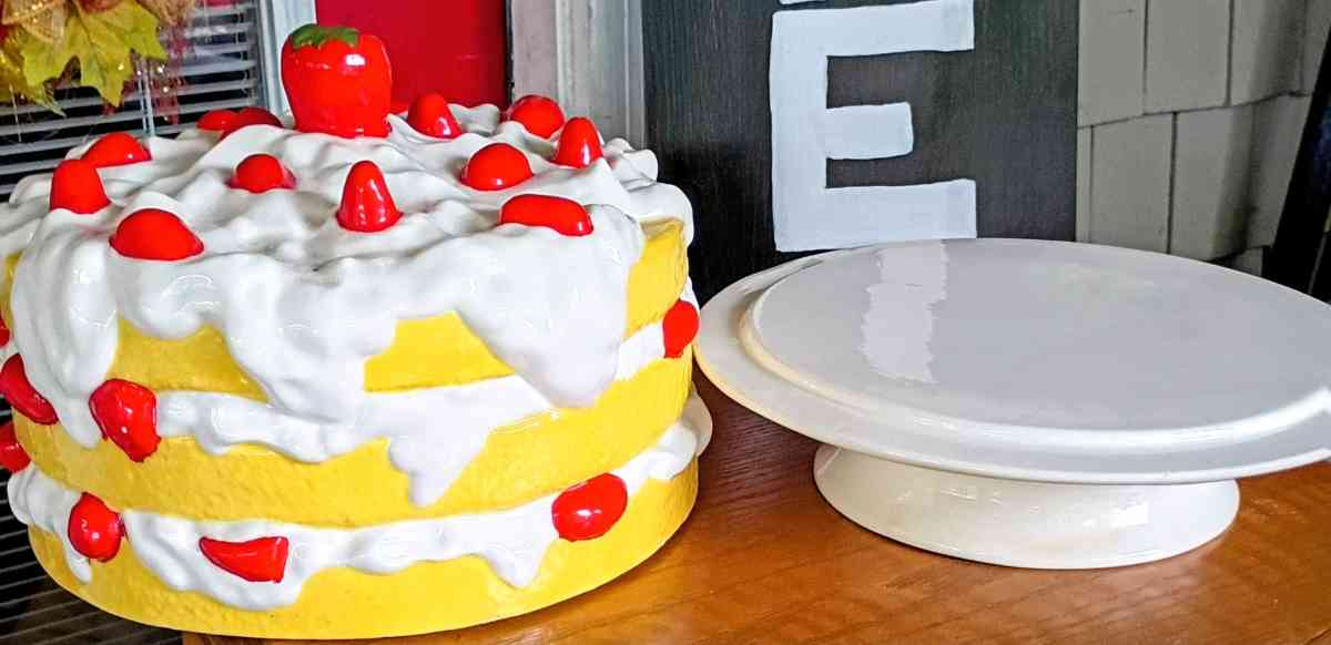 Vintage Strawberry Shortcake Cake Plate stand and dome