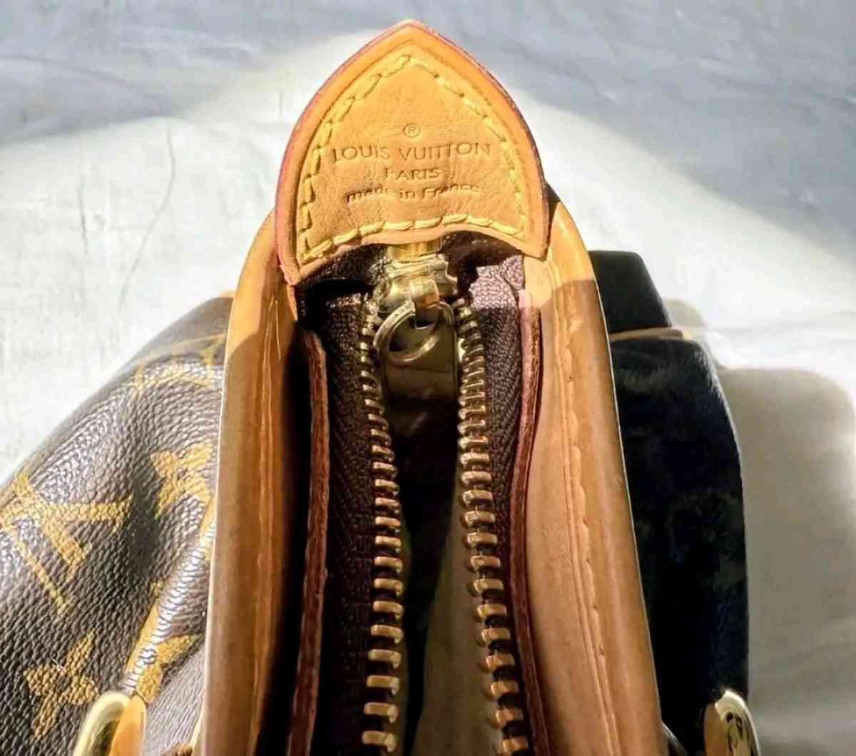 Vuitton BOETIE Handbag