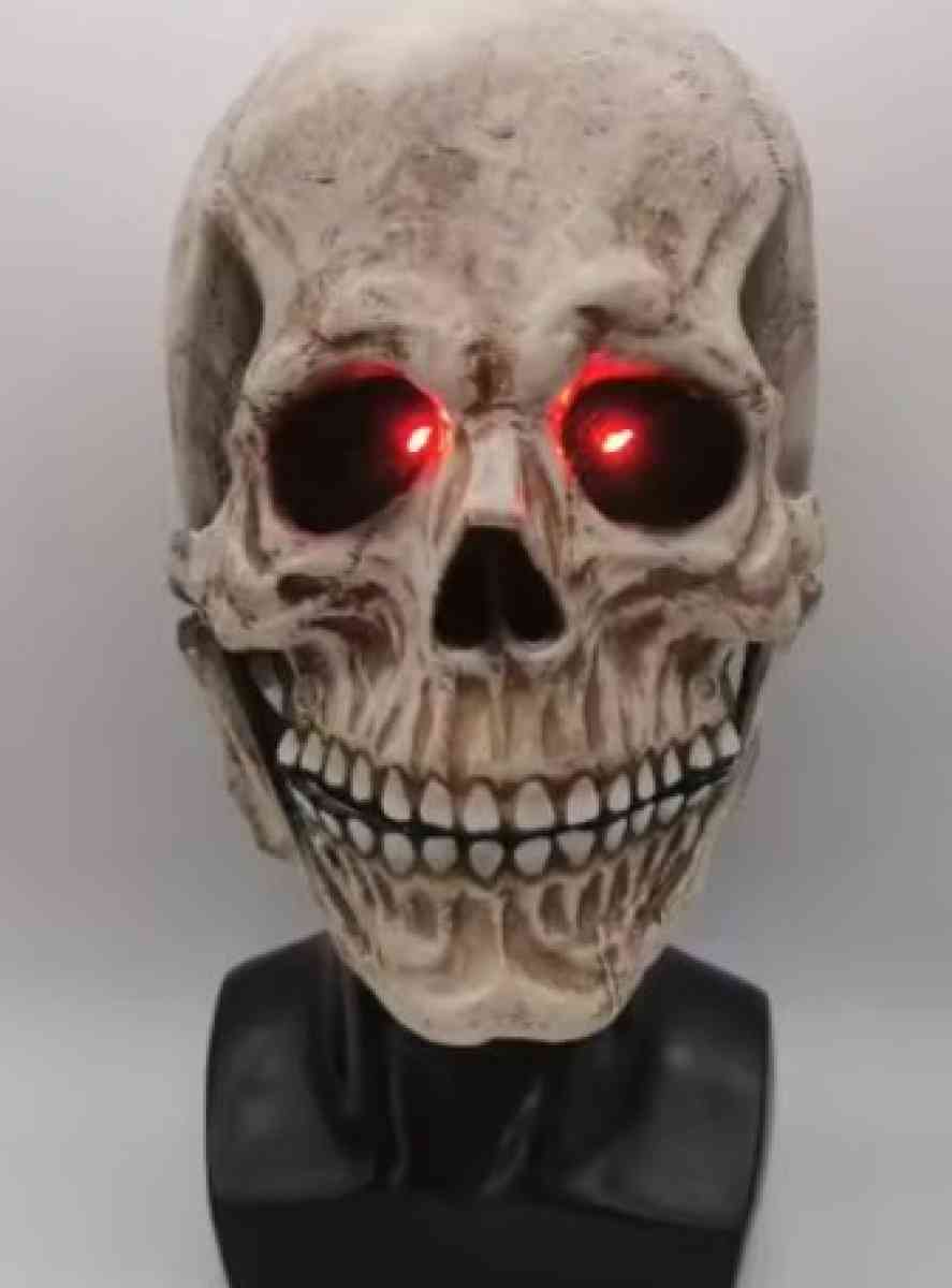 Movable Jaw skull mask 2 for 19 with glowing eyes