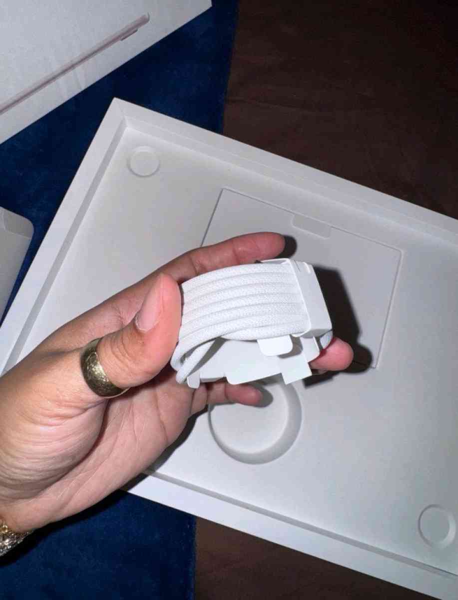 brand new 2024 MacBook air m3 15inch