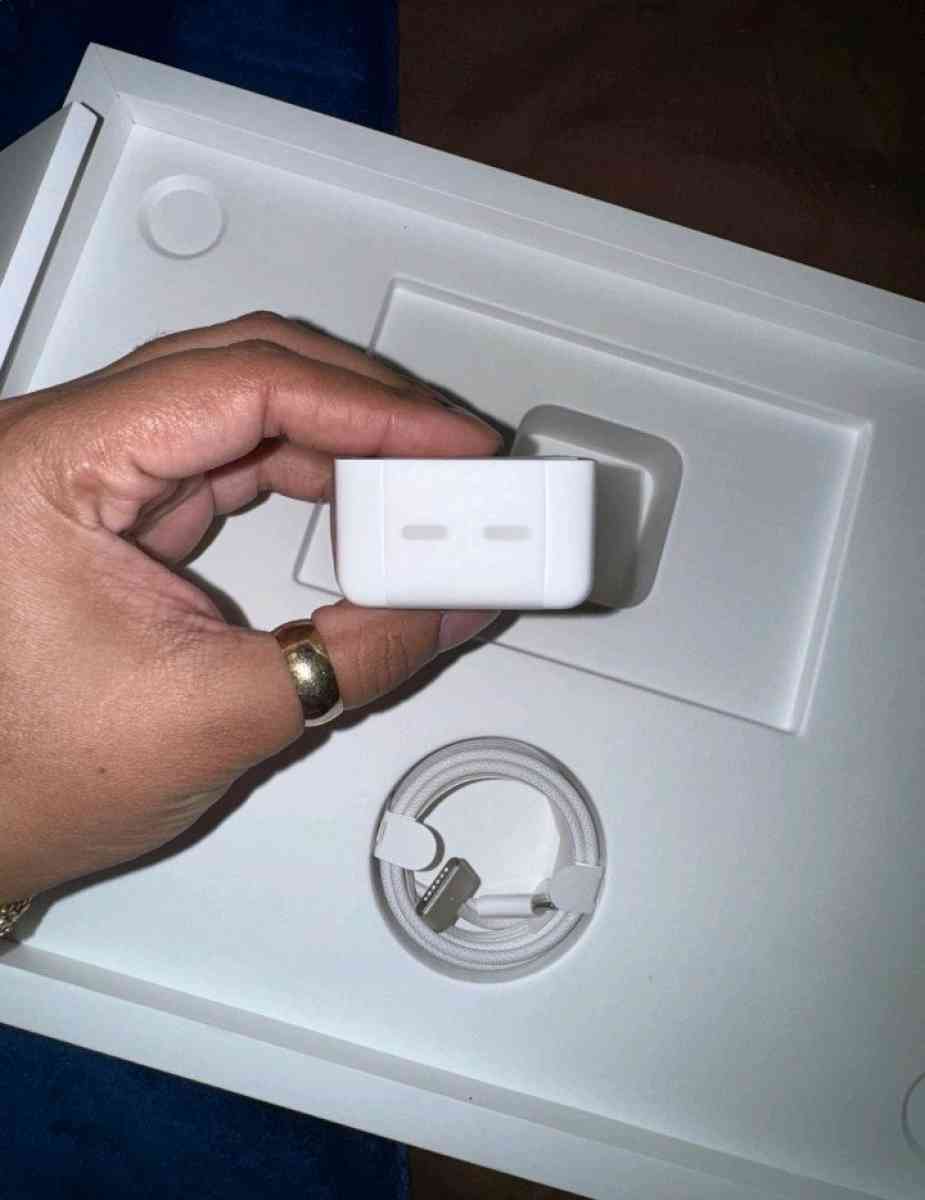 brand new 2024 MacBook air m3 15inch