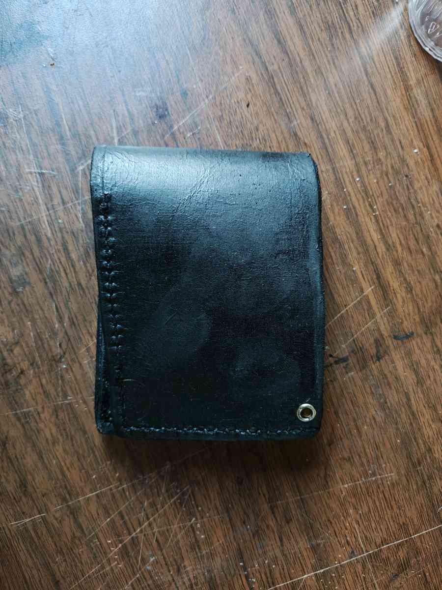 hand crafted leather wallet with elastic in card slots