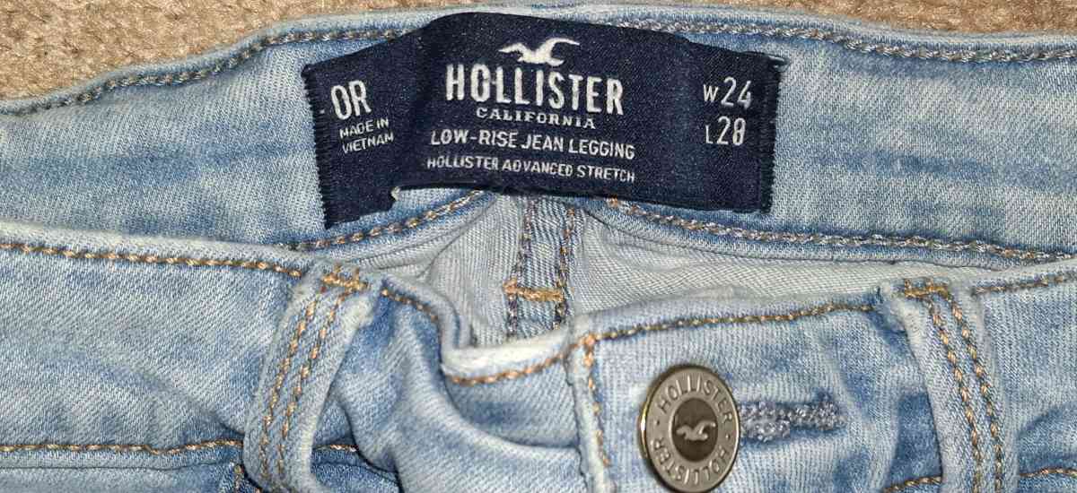 2 PAIR BUNDLE OF WOMENS HOLLISTER JEANS SIZE 0