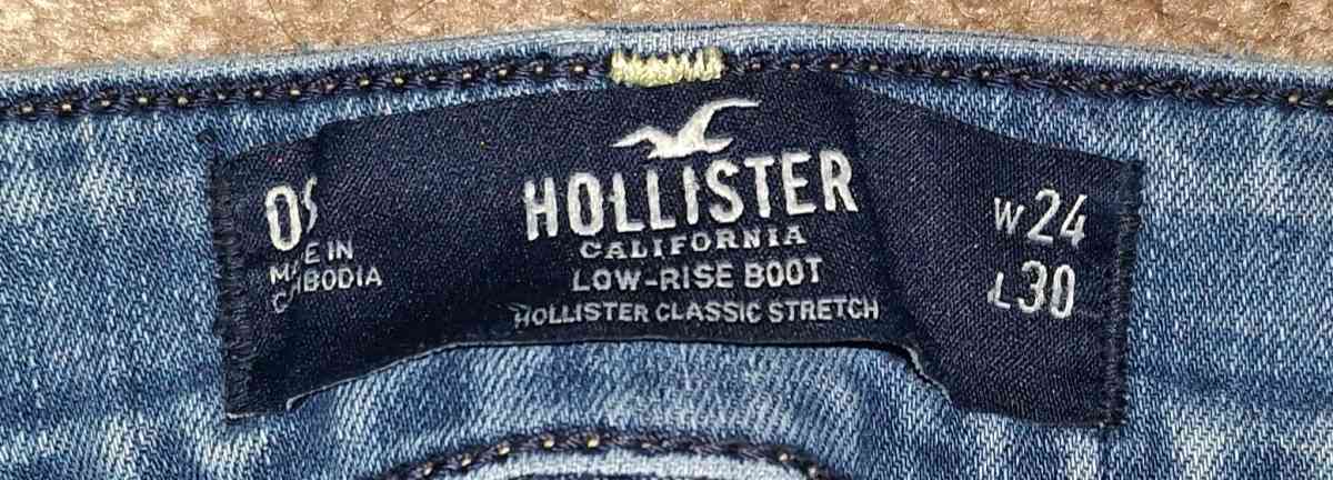 2 PAIR BUNDLE OF WOMENS HOLLISTER JEANS SIZE 0