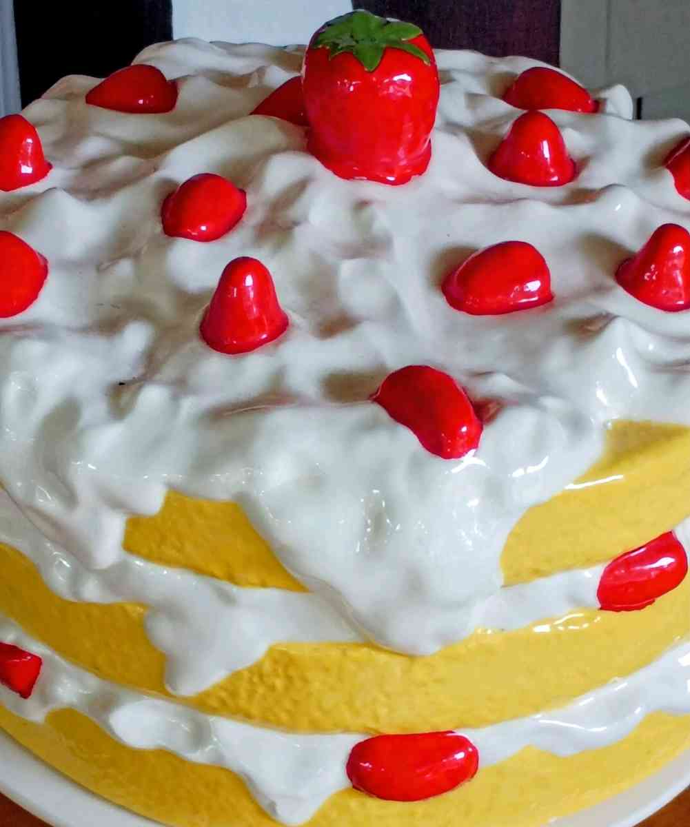 Vintage Strawberry Shortcake Cake Plate stand and dome