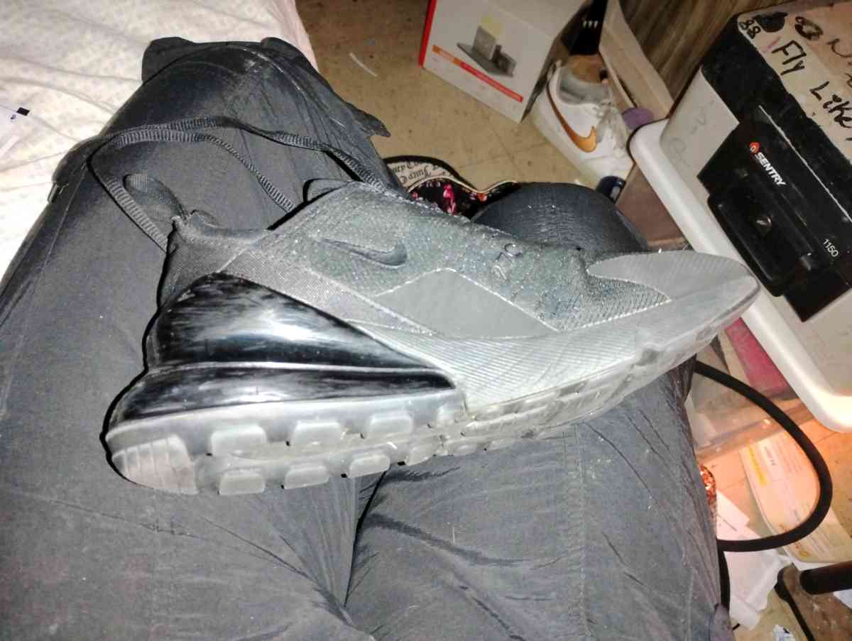 nike airmax 270 tripple black