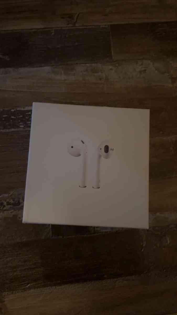 Apple AirPods with Wireless Charging Case 2nd Generation