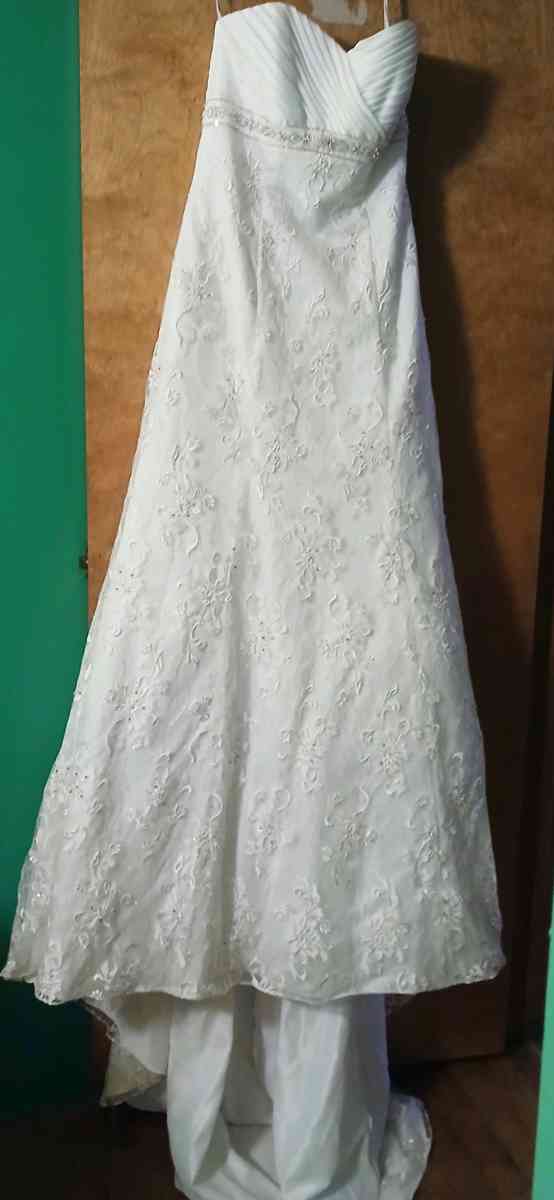 White Laced Wedding Dress with Train