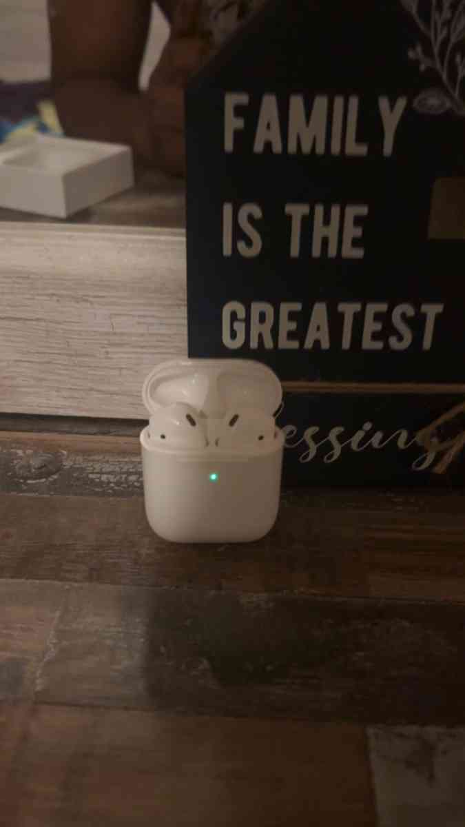 Apple AirPods with Wireless Charging Case 2nd Generation