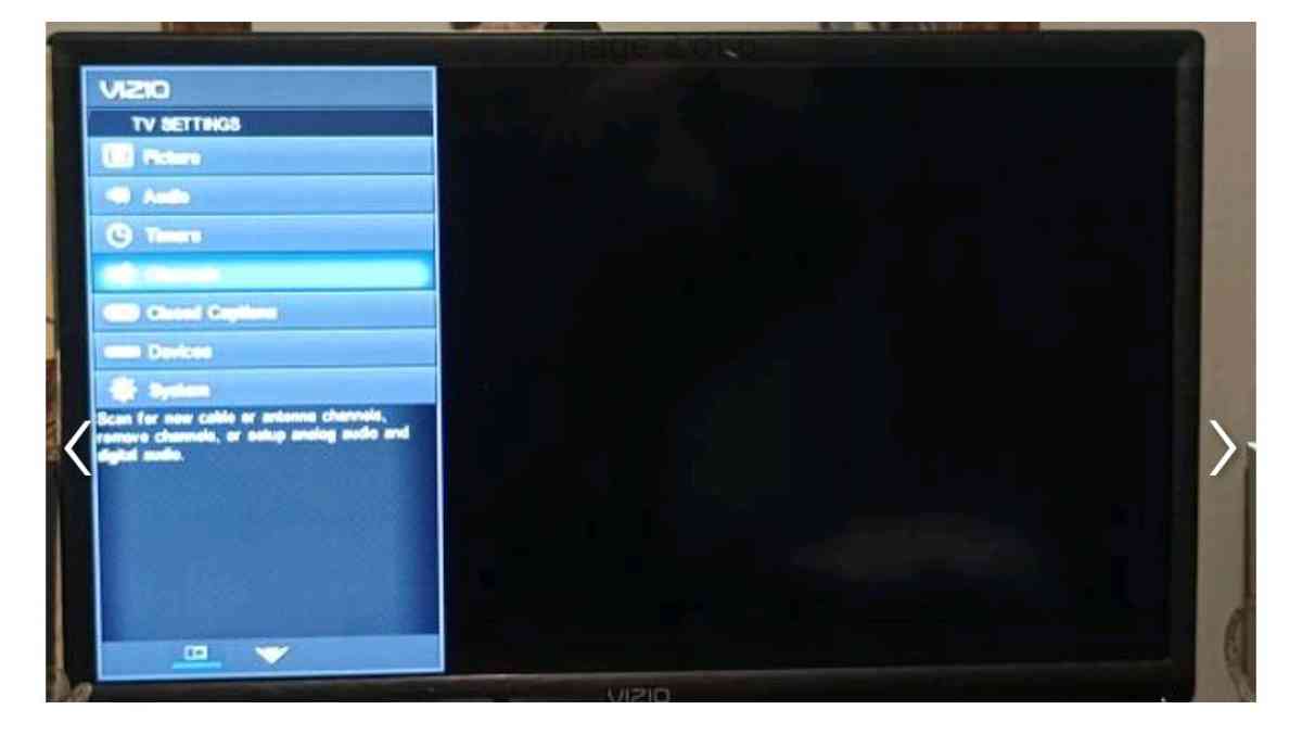 Element 24in TV and Remote