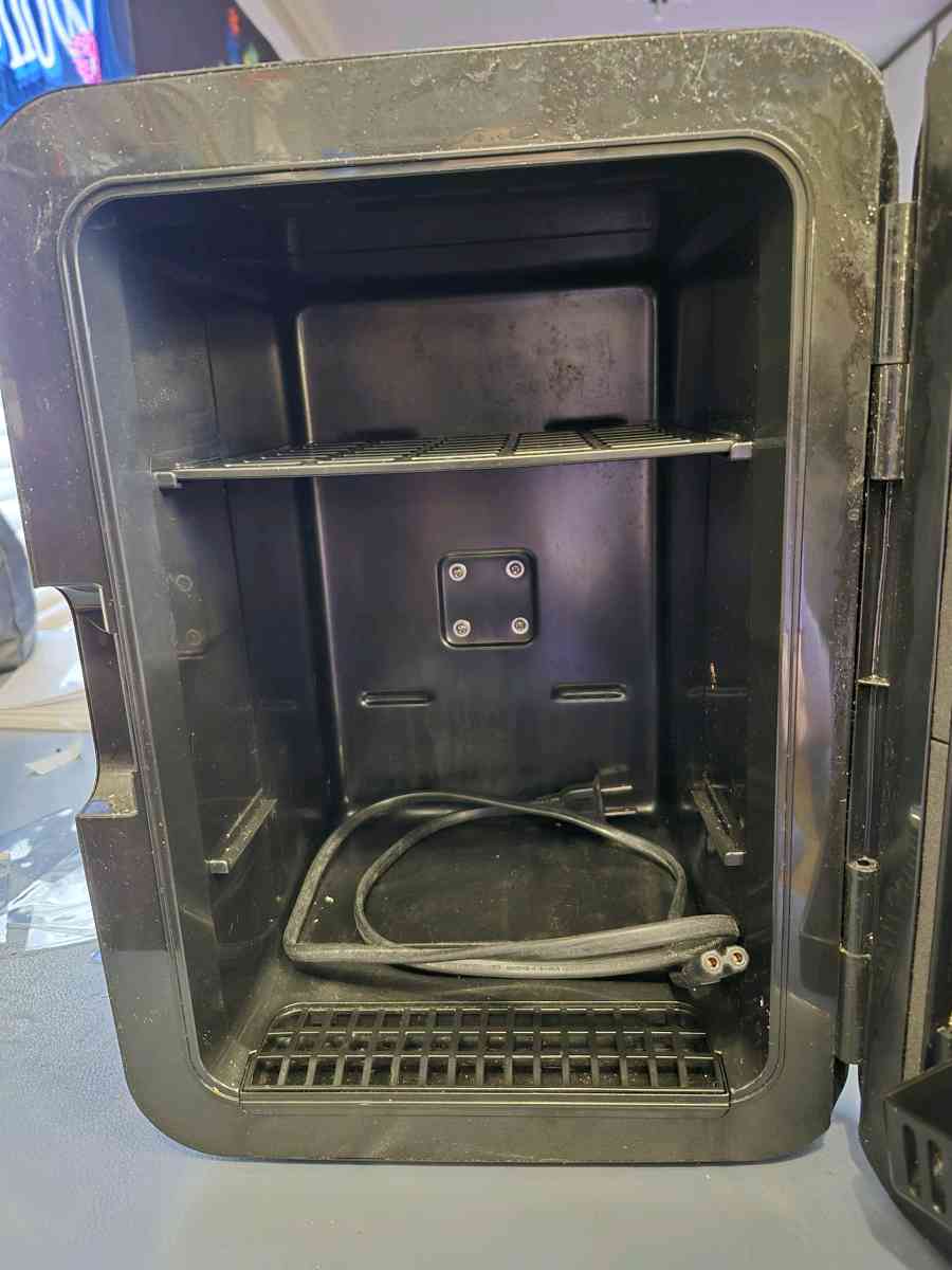 mini fridge Frigidaire