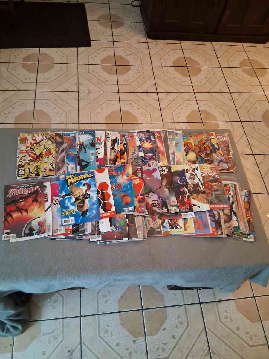 Lot Of 79 Marvel Comic Books And Magazine