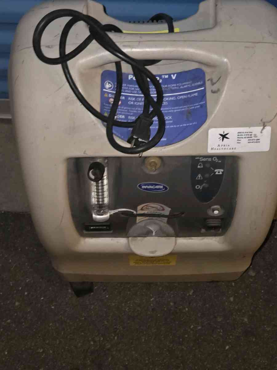 Invacare Homefill 2 O2 machine bottle filler and 2 O2 tanks