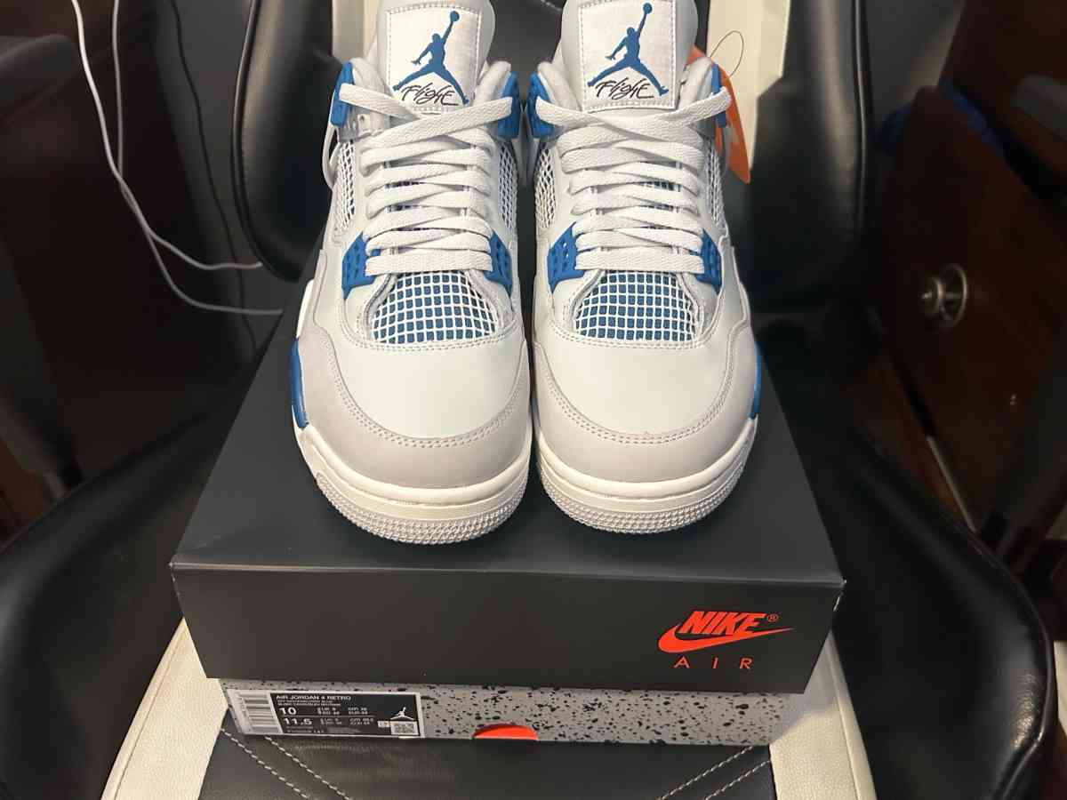 Air Jordan Retro 4s