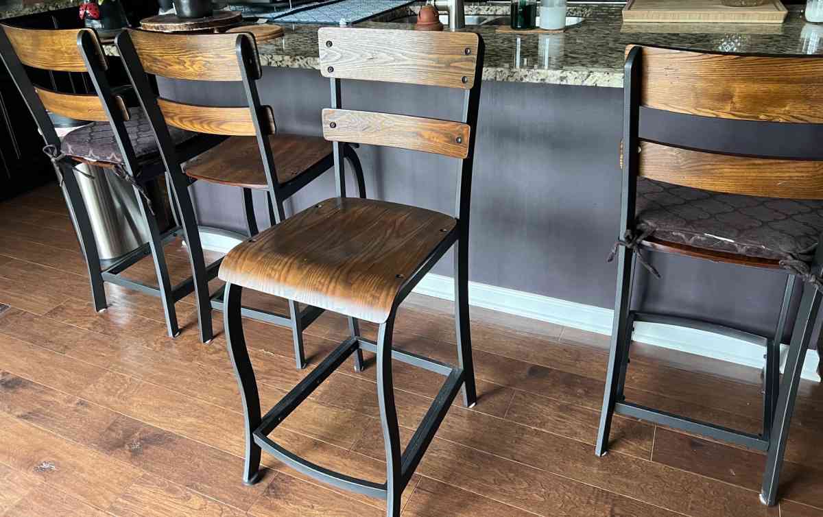 Four Of Yaretzi 25 Counter Bar Stools