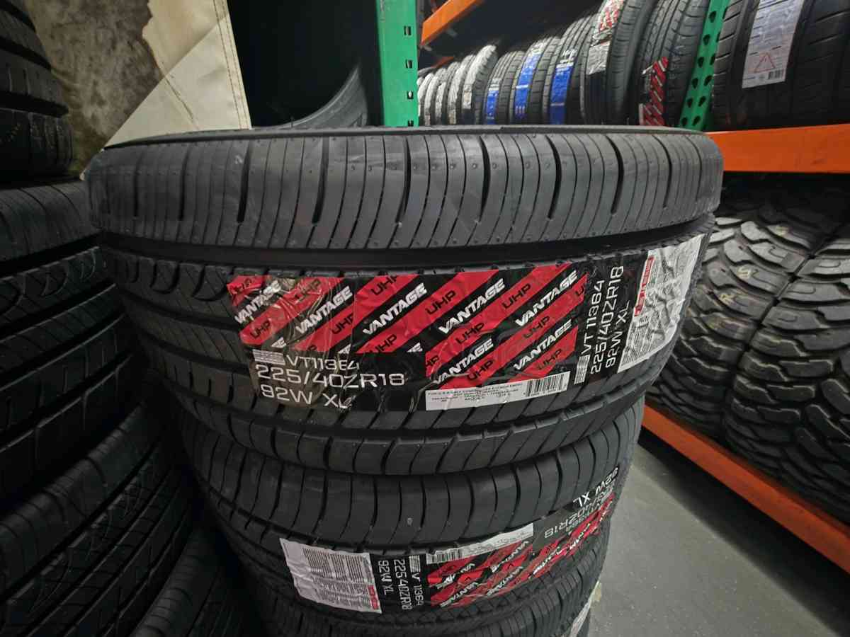 Vantage UHP 225 40zR18 92WXL