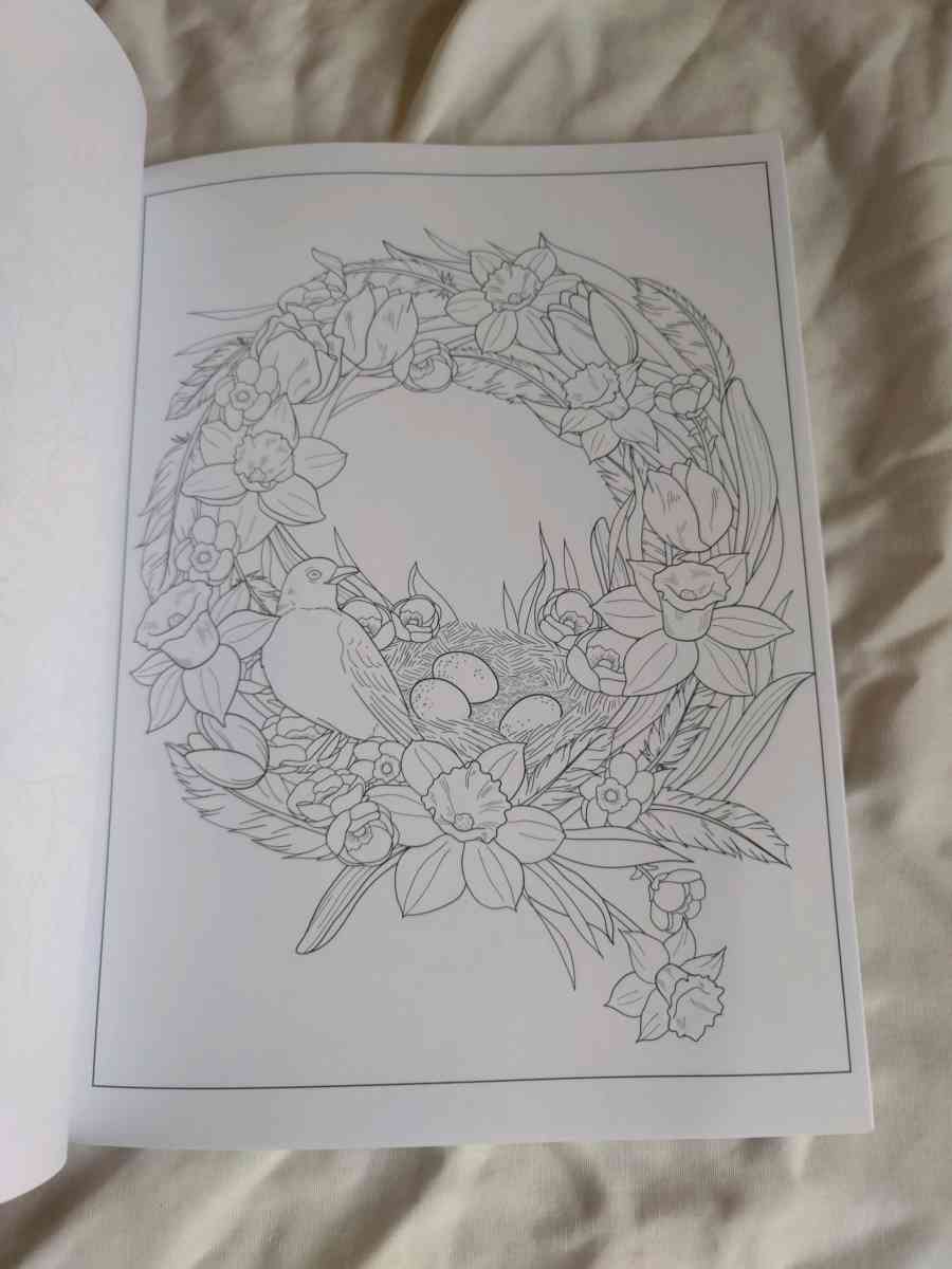 Creative Haven Floral wreaths coloring book