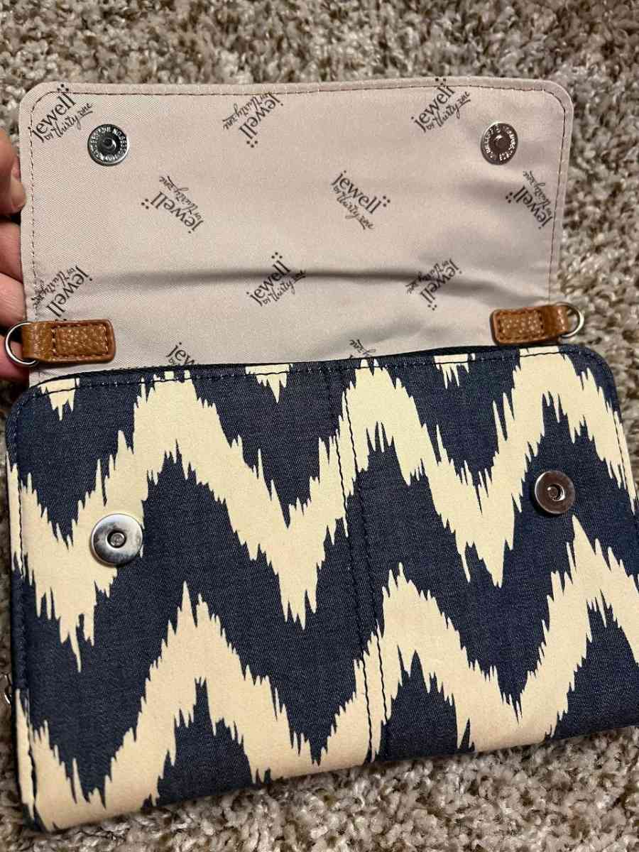 Jewell Tons of Funds Crossbody Bag by thirtyone