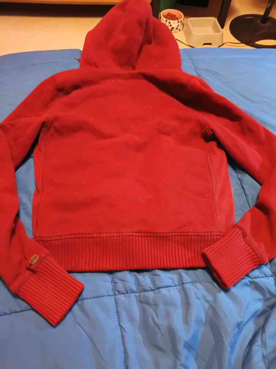 jacket size large but fits like a small