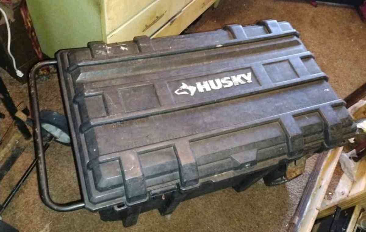 Husky Rolling Tool Box
