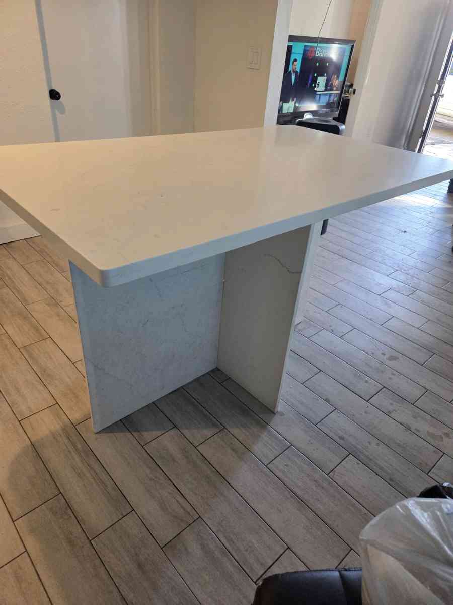 Carrera white quartz table