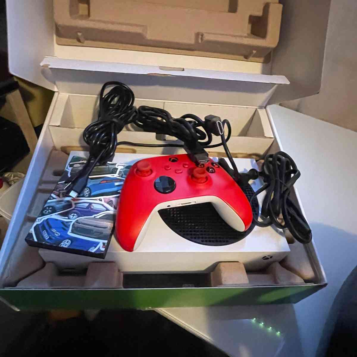 xbox series s with desk and wheel dundle