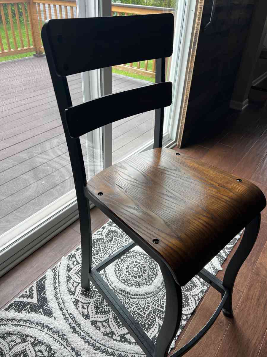 Four Of Yaretzi 25 Counter Bar Stools