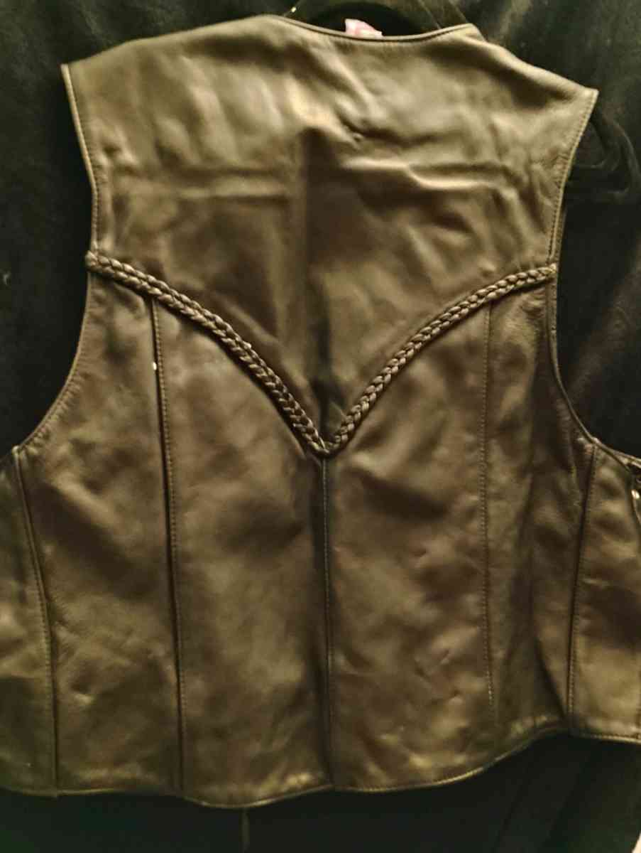 Leather riding vest size xxL